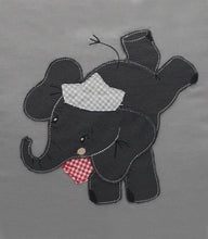 Lade das Bild in den Galerie-Viewer, Großes Kissen / Geburtskissen - personalisiert mit Wunschnamen & -motiv - Bio-Baumwolle (weiß)