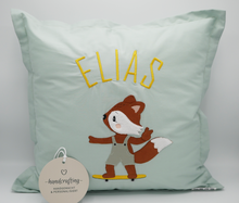 Lade das Bild in den Galerie-Viewer, Großes Kissen / Geburtskissen - personalisiert mit Wunschnamen & -motiv - Bio-Baumwolle (pastellgrün)