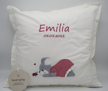 Lade das Bild in den Galerie-Viewer, Großes Kissen / Geburtskissen - personalisiert mit Wunschnamen & -motiv - Bio-Baumwolle (hellblau)