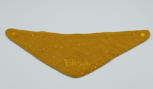 Lade das Bild in den Galerie-Viewer, Halstuch abgerundet mit Druckknopf | personalisiert mit Wunschnamen | Bio-Musselin-Baumwolle