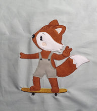 Lade das Bild in den Galerie-Viewer, Großes Kissen / Geburtskissen - personalisiert mit Wunschnamen & -motiv - Bio-Baumwolle (hellblau)