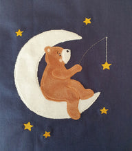 Lade das Bild in den Galerie-Viewer, Großes Kissen / Geburtskissen - personalisiert mit Wunschnamen & -motiv - Bio-Baumwolle (weiß)