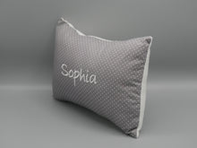 Lade das Bild in den Galerie-Viewer, Kleines Kissen | personalisiert mit Wunschtext | Punkte