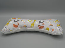 Lade das Bild in den Galerie-Viewer, Leseknochen (2D) - Safari - personalisiert mit Wunschnamen - 100% Bio-Baumwolle