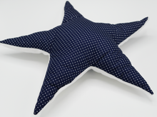 Lade das Bild in den Galerie-Viewer, Seesternkissen - personalisiert mit Wunschnamen