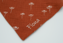 Lade das Bild in den Galerie-Viewer, Halstuch doppellagig mit Druckknopf | personalisiert mit Wunschnamen | Musselin-Baumwolle