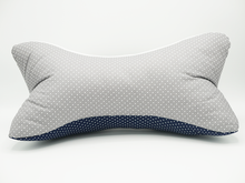 Lade das Bild in den Galerie-Viewer, Leseknochen (3D) - Punkte - personalisiert mit Wunschnamen