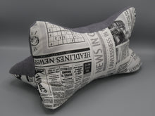 Lade das Bild in den Galerie-Viewer, Leseknochen (3D) - Newspaper - personalisiert mit Wunschnamen
