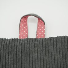 Lade das Bild in den Galerie-Viewer, Turnbeutel-Rucksack-Kombo | personalisiert mit Wunschnamen &amp; -motiv | Cord in GRAU
