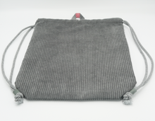 Lade das Bild in den Galerie-Viewer, Turnbeutel-Rucksack-Kombo | personalisiert mit Wunschnamen &amp; -motiv | Cord in GRAU
