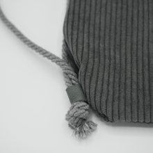 Lade das Bild in den Galerie-Viewer, Turnbeutel-Rucksack-Kombo | personalisiert mit Wunschnamen &amp; -motiv | Cord in GRAU
