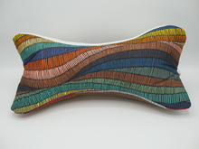 Lade das Bild in den Galerie-Viewer, Leseknochen (3D) - Ethno-Design - personalisiert mit Wunschnamen

